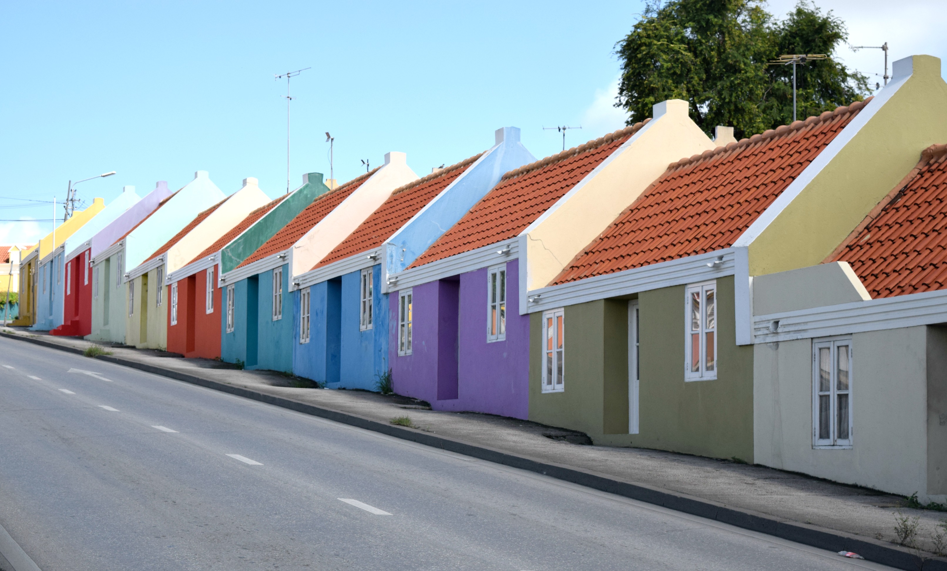 vibrant-colors-willemstad-curacao-16