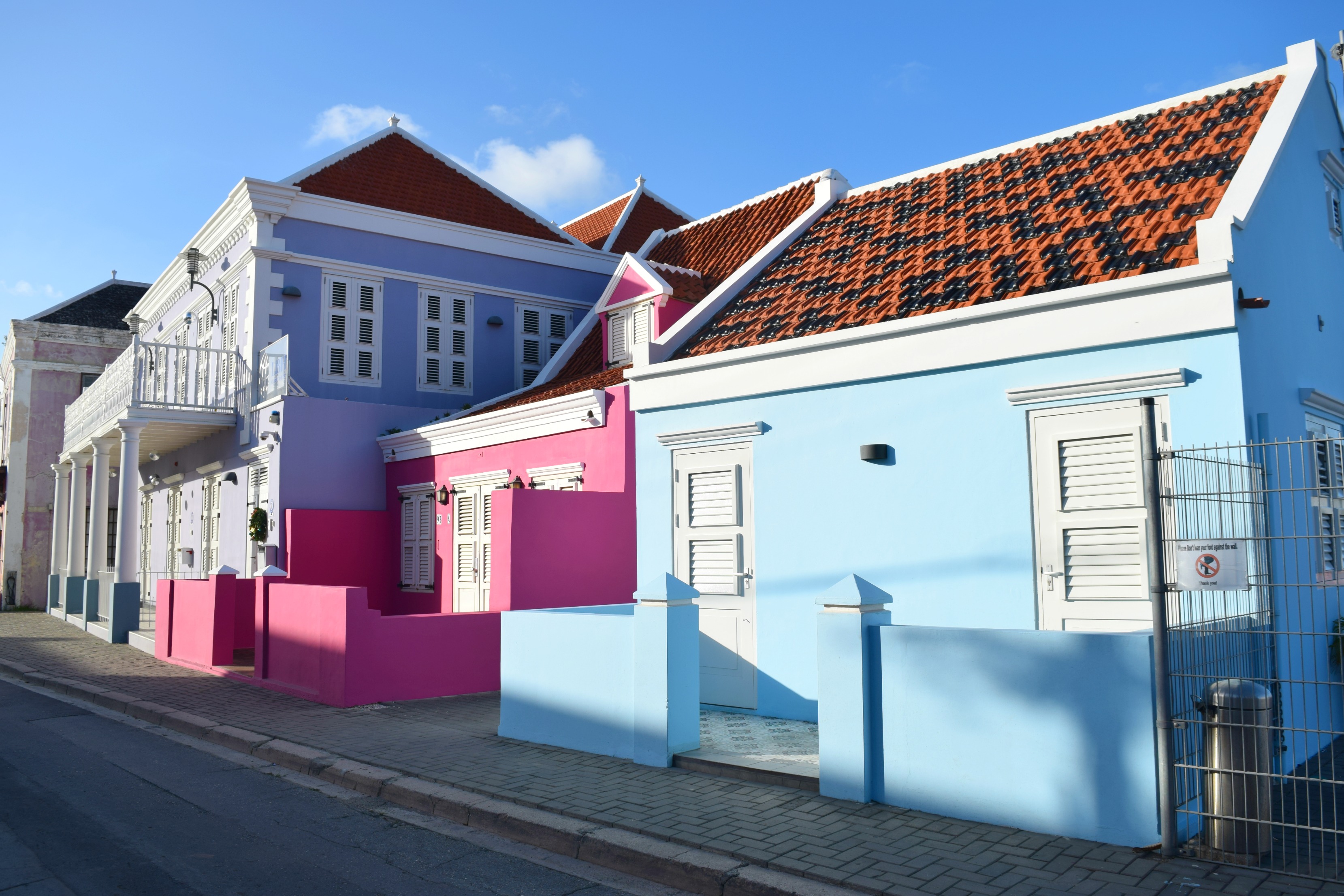 vibrant-colors-willemstad-curacao-37