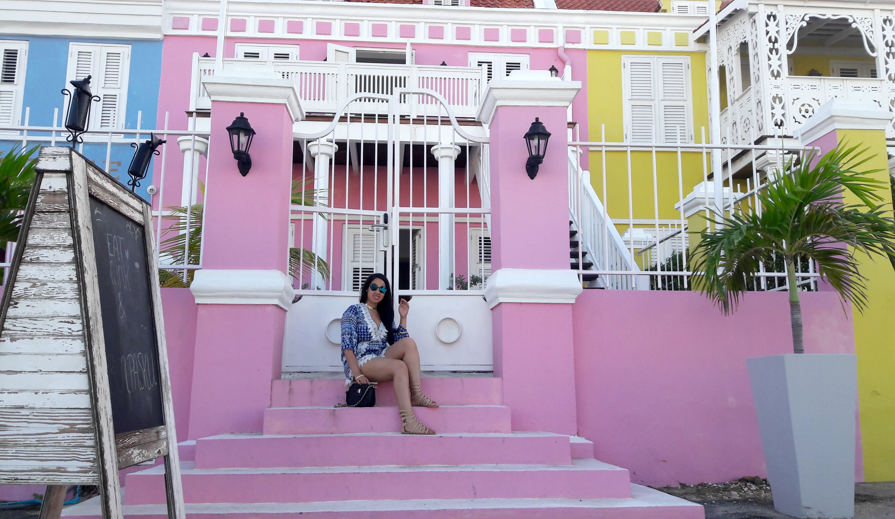 vibrant-colors-willemstad-curacao-11