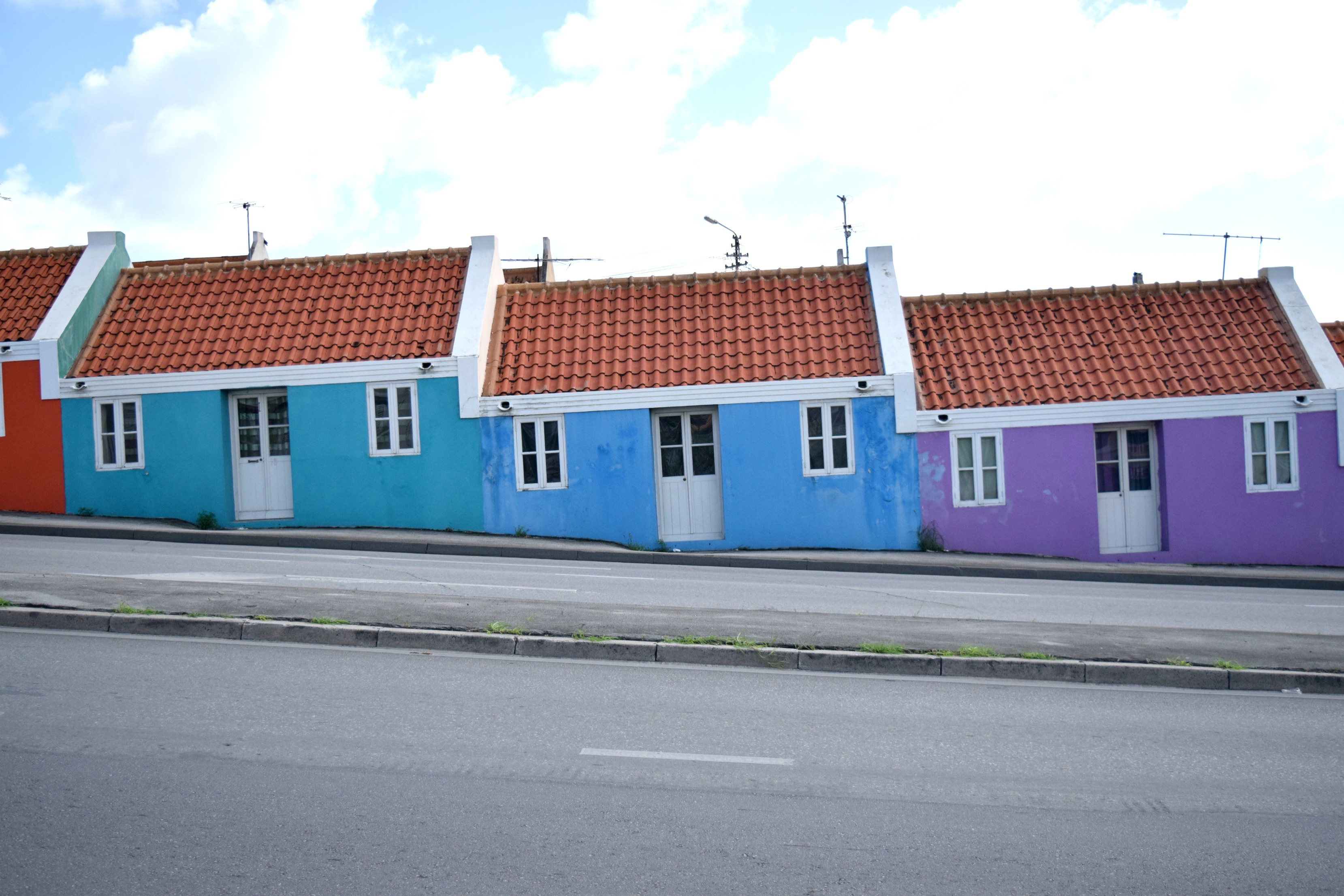 vibrant-colors-willemstad-curacao-17