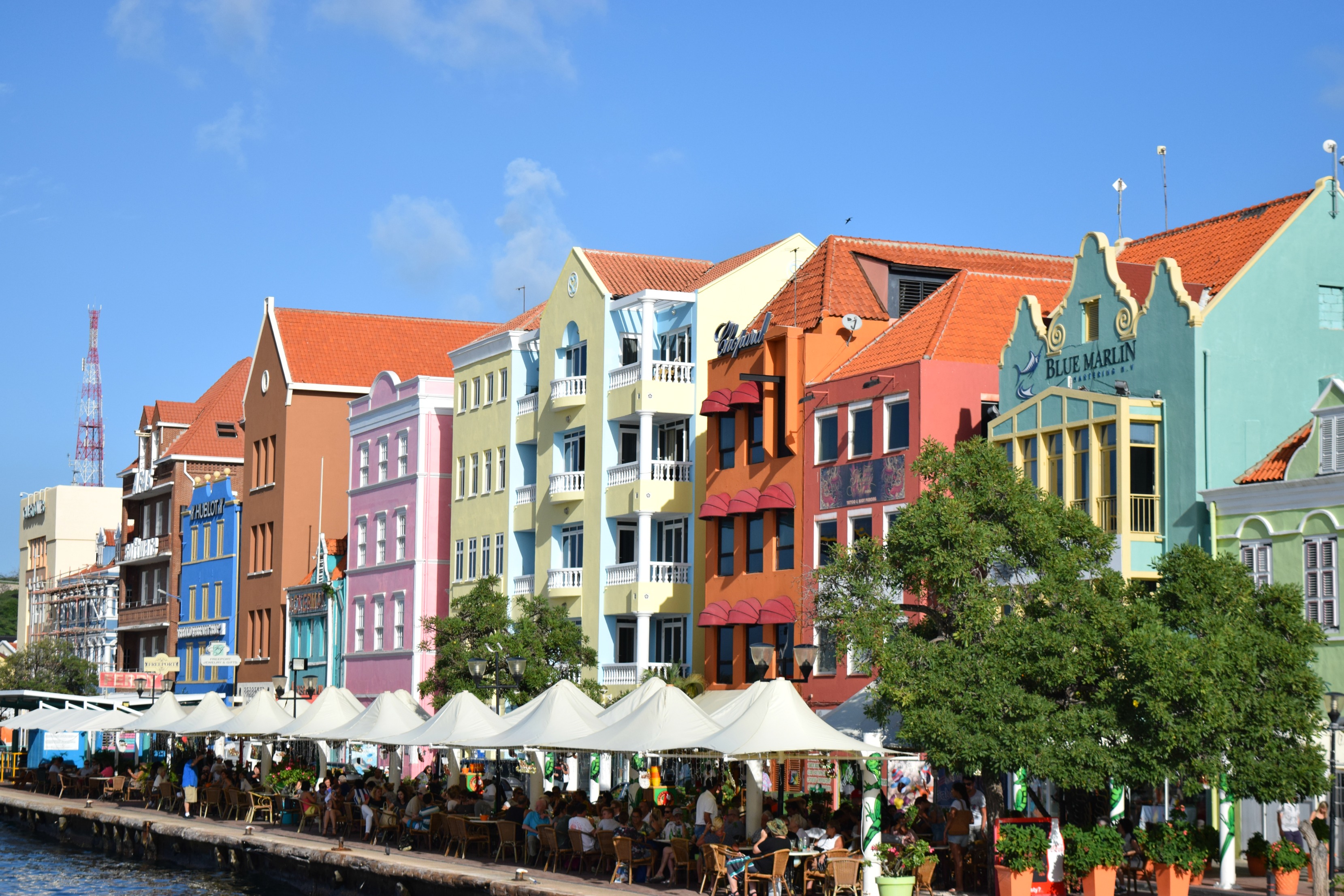 vibrant-colors-willemstad-curacao-30