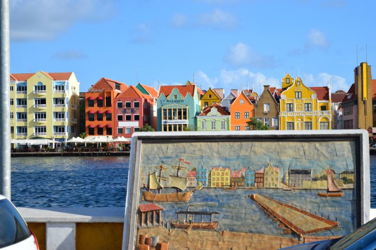 The Vibrant Colors of Willemstad – CLOSET FULL OF DREAMS