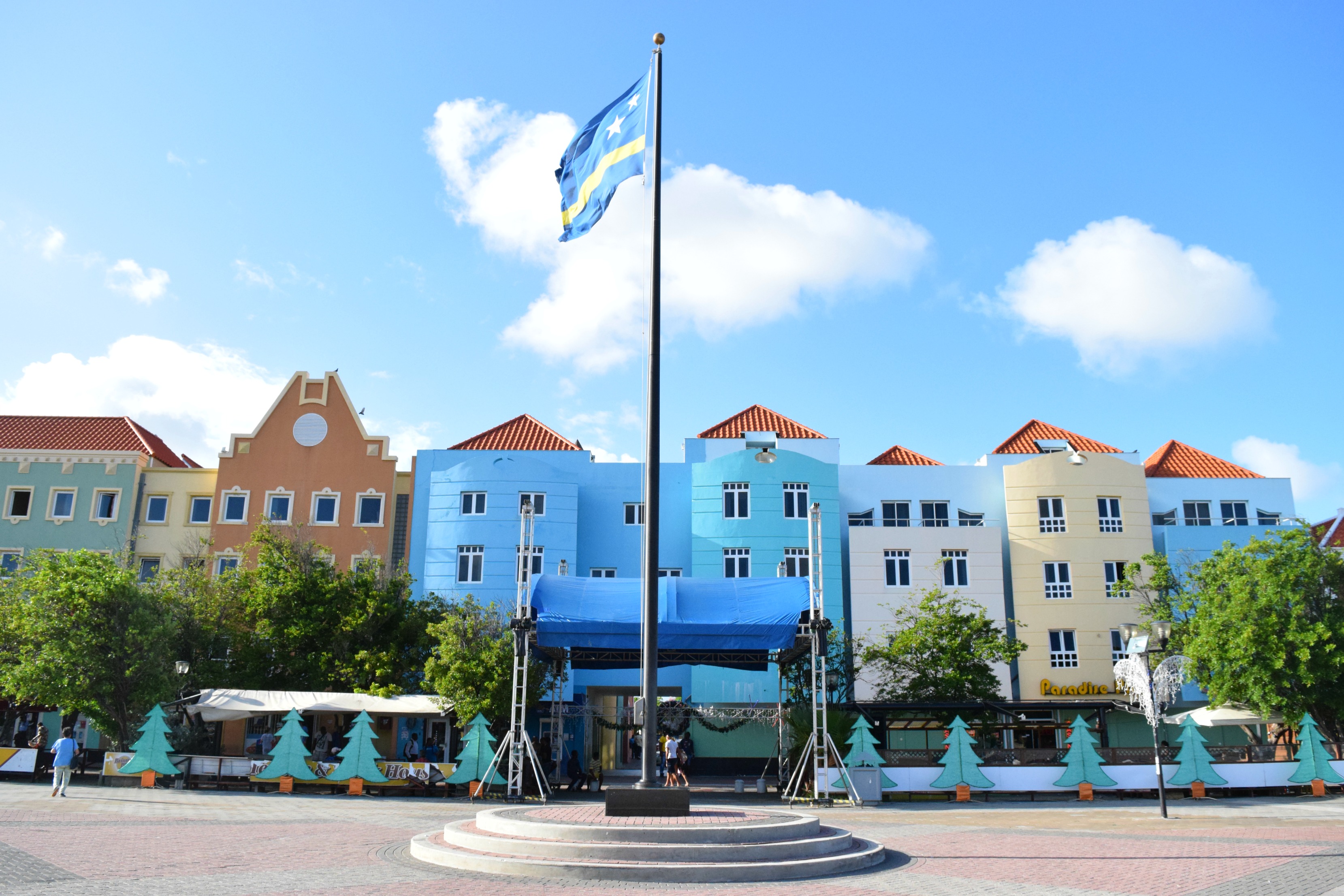 vibrant-colors-willemstad-curacao-35
