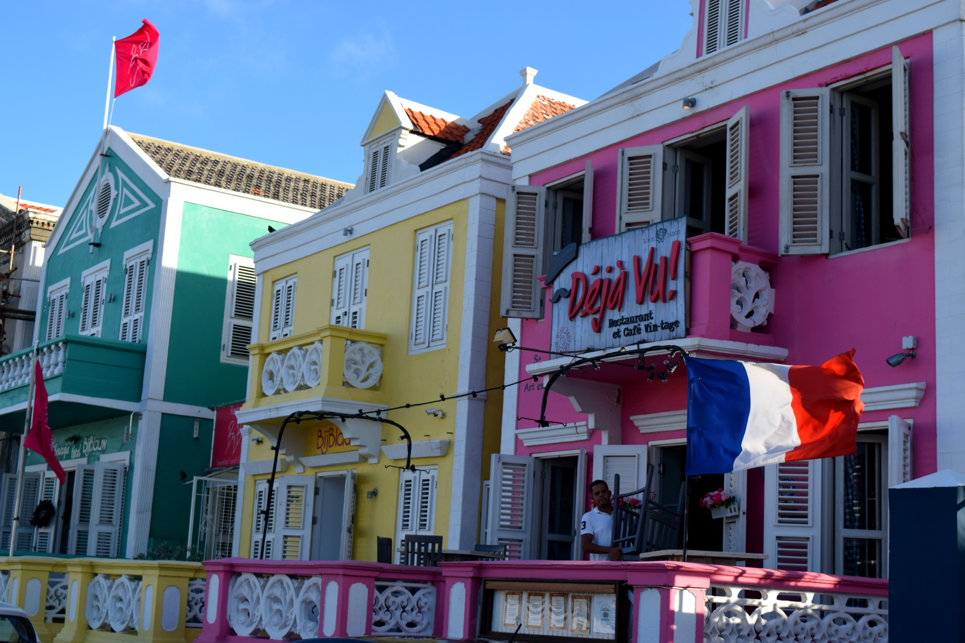 vibrant-colors-willemstad-curacao-36